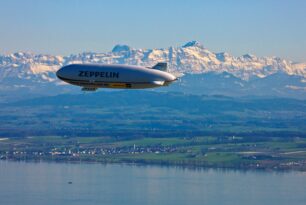 Zeppelin über Bodensee